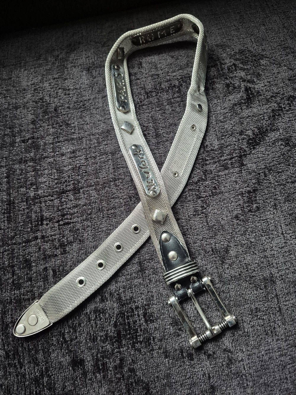 Vintage Y2K Silver Metal Mesh Jetsetter Belt - Size 28 Small